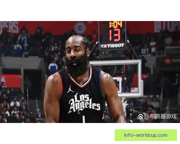 詹姆斯再现哈登三分尴尬 十投全失创NBA新纪录 詹姆斯再现哈登三分尴尬 十投全失创NBA新纪录