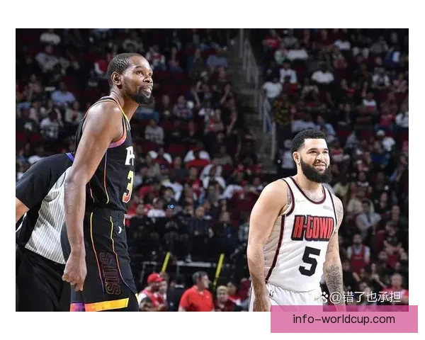 乌度卡透露范弗利特尚未参加对抗训练复出仍遥遥无期