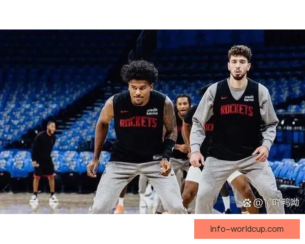 乌度卡透露范弗利特尚未参加对抗训练复出仍遥遥无期