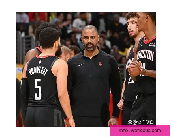 乌度卡透露范弗利特尚未参加对抗训练复出仍遥遥无期