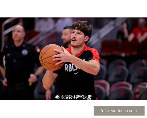 谢泼德重返首发助火箭大胜 乌度卡承诺未来几场围绕他展开进攻